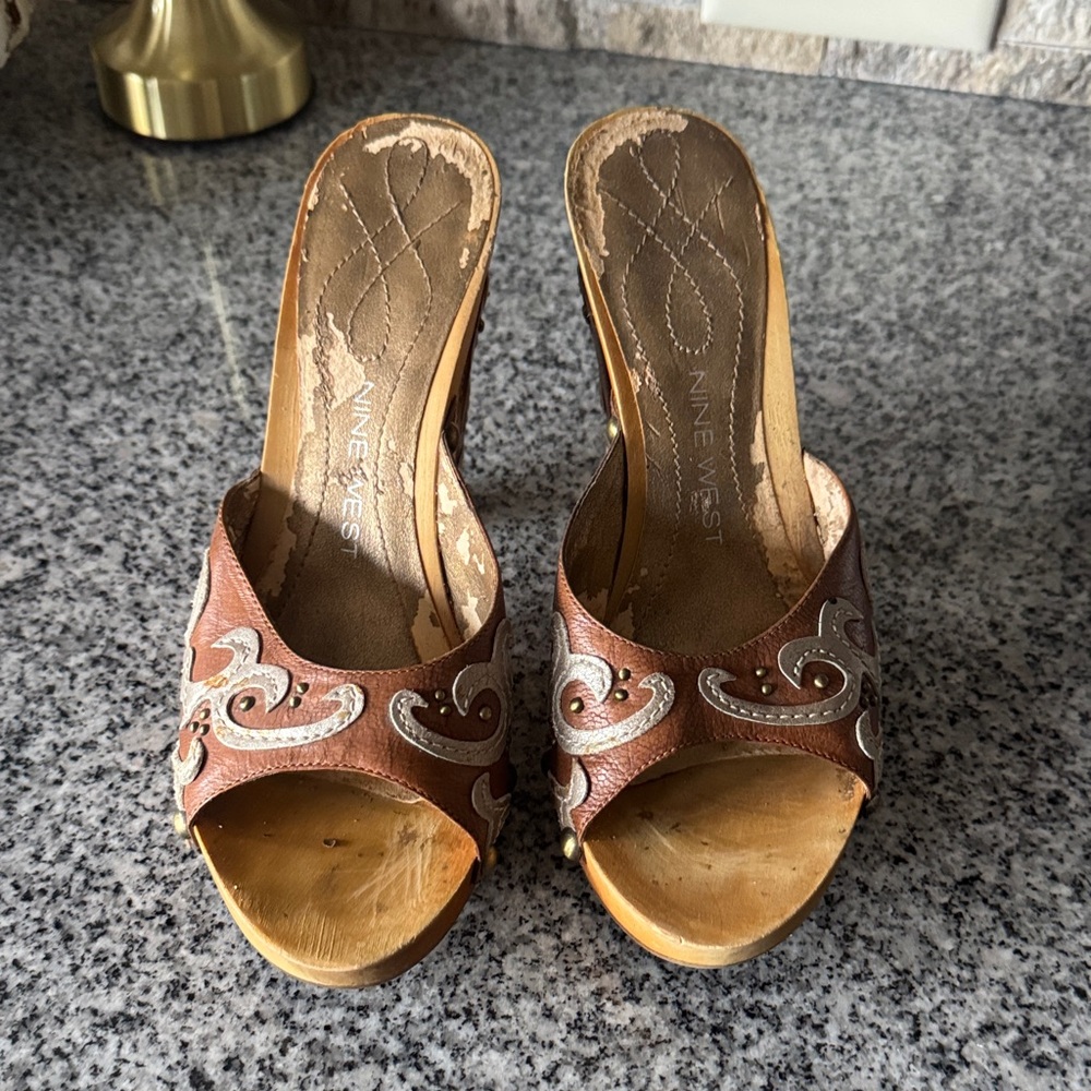 Nine West Brown Leather Open-Toe Mules with Silver Accents - Size 7.5